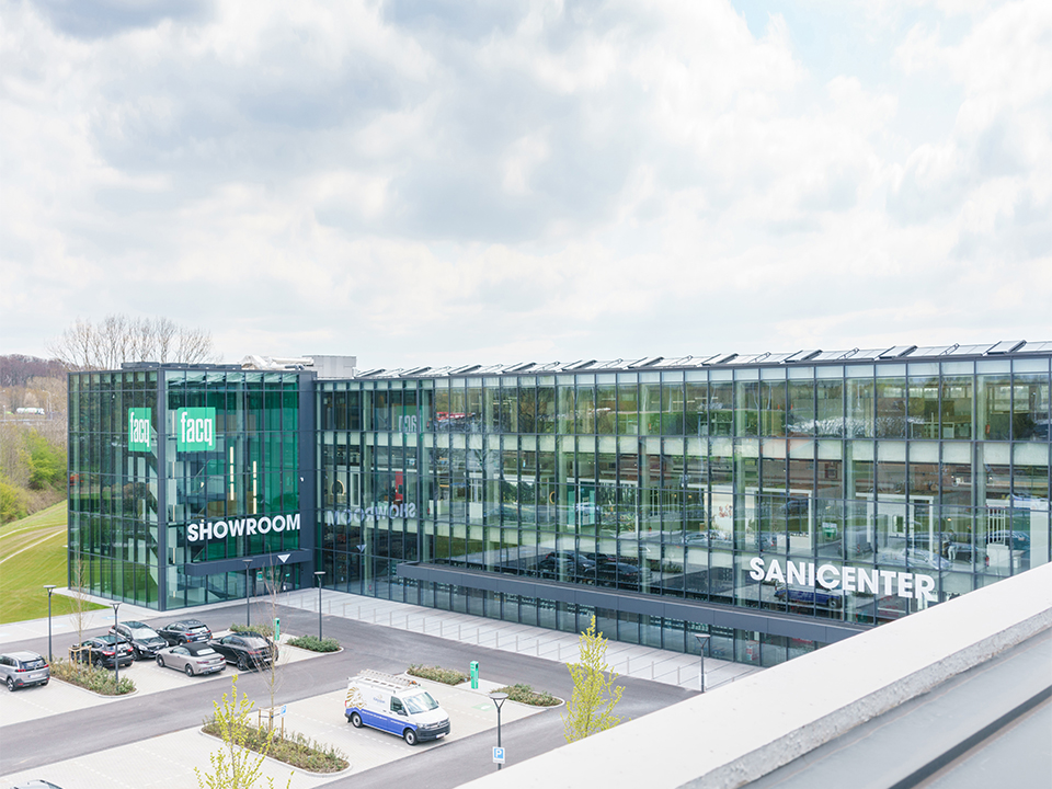 Rookluiken én indrukwekkende glasdakconstructie voor nieuw hoofdkwartier van Facq